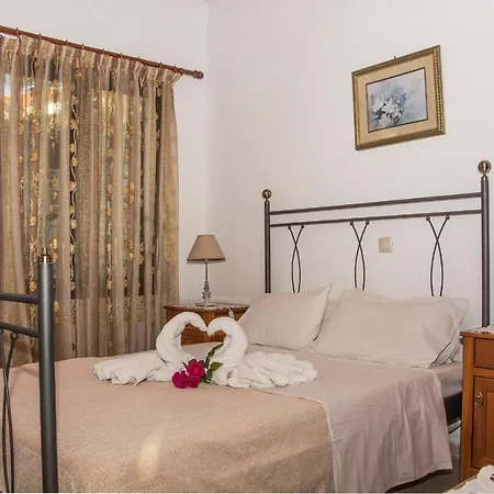 Manos Villa *