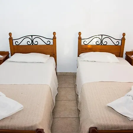 Manos Villa *